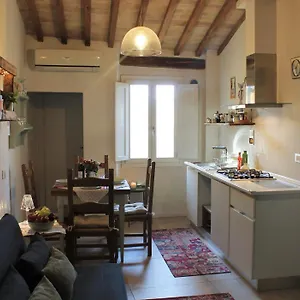 Luminoso E Silenzioso Centro Appartamento